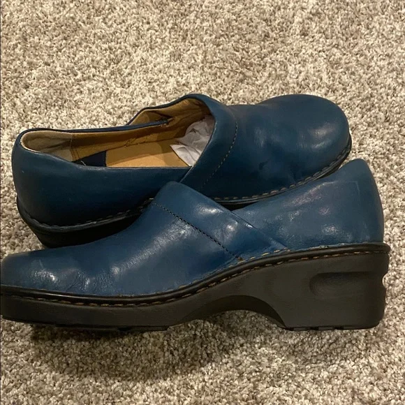 Women's Blue Leather Clogs - Picture 6 of 11